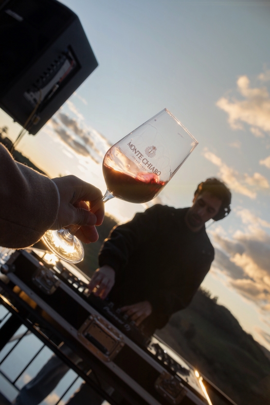 Sunset com Dj Monte Chiaro Vinhos Finos