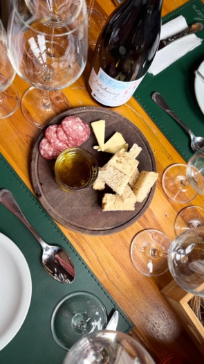 Do vinho à mesa na Vinícola Peculiare