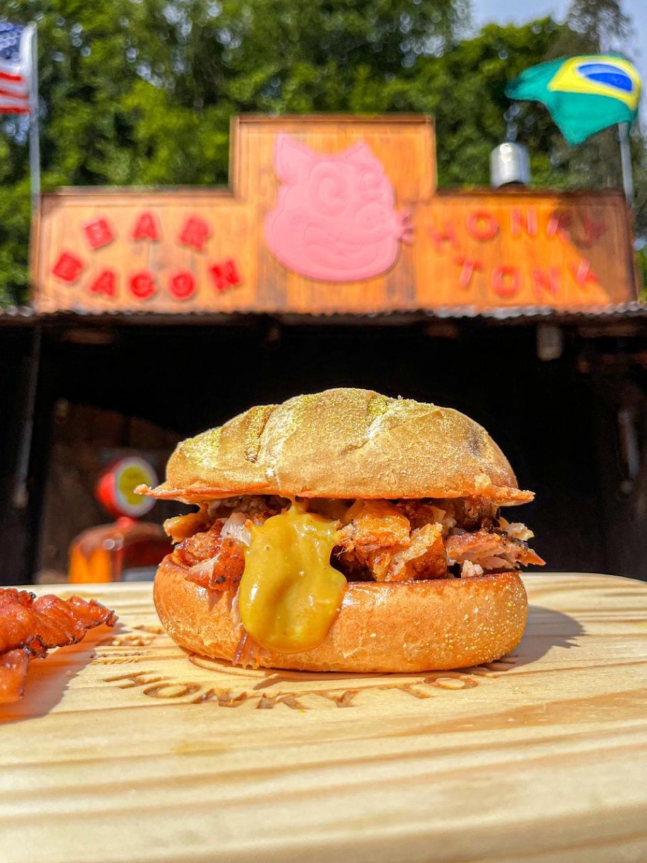 BAR BACON HONKY TONK