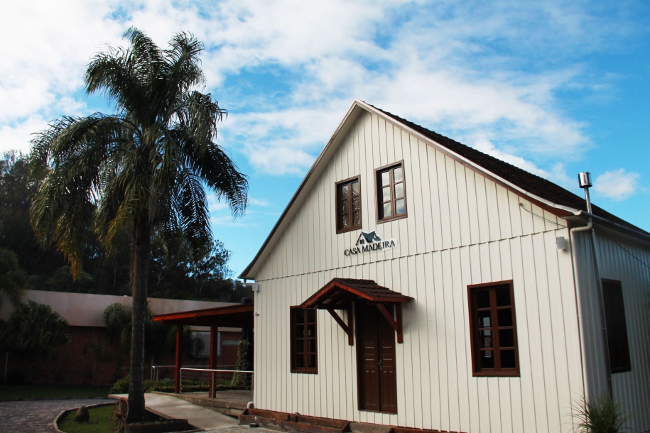Casa Madeira Varejo e Restaurante